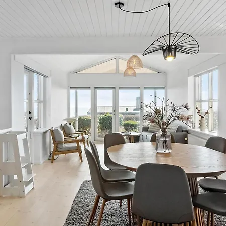 4 Bedroom Gorgeous In 펜션